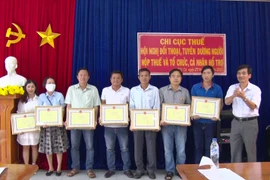 Đức Cơ: Đối thoại, tuyên dương người nộp thuế