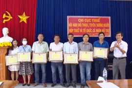 Đức Cơ: Đối thoại, tuyên dương người nộp thuế