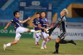 2 trận thủng lưới 7 bàn, thủ môn Bùi Tiến Dũng đã hết thời?