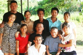 Xúc động chuyện người cha lang thang được con gái tìm thấy sau 23 năm mất tích