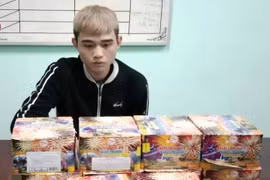 Bắt nhóm đối tượng vận chuyển pháo lậu