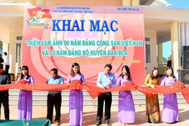Đak Đoa: Triển lãm ảnh 90 năm Đảng Cộng sản Việt Nam