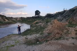 Tạm giữ hơn 400 m3 cát khai thác trái phép