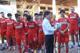 Thứ trưởng Bộ Công an Nguyễn Văn Sơn thăm, chúc Tết tại CLB Bóng đá HA.GL