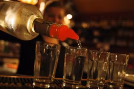 Hé lộ bí quyết giải rượu của tình báo Nga