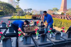 Hơn 150 đoàn viên, thanh niên tham gia dọn vệ sinh tại Nghĩa trang liệt sĩ tỉnh