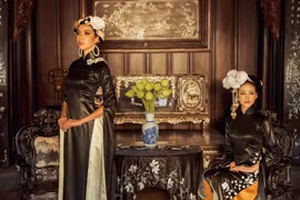 Hoa hậu Phương Khánh, Minh Tú khoe sắc trong bộ sưu tập áo dài 'Bay lả bay la'