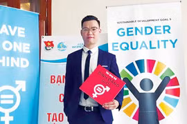 Chân đất thành thủ khoa "kép"