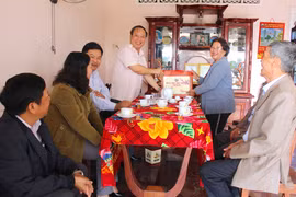 Phó Bí thư Tỉnh ủy Châu Ngọc Tuấn thăm, chúc Tết tại huyện Đak Pơ