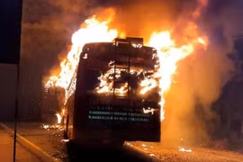 Tai nạn giao thông thảm khốc tại Ấn Độ, nhiều người bị thiêu cháy