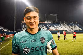 Đặng Văn Lâm cản 2 quả penalty, Muangthong United vào chung kết