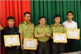 Đắk Lắk: Tặng bằng khen cho 4 kiểm lâm dũng cảm truy bắt lâm tặc