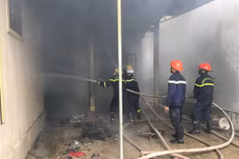 "Ngáo đá" tự đốt nhà mình trong sáng mùng 3 Tết