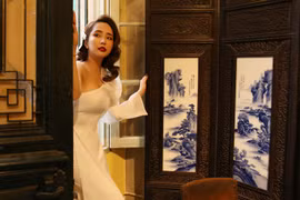 Quỳnh Nga gợi cảm trong áo dài lệch vai của NTK Cao Minh Tiến