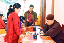 Người dân TP. Pleiku nô nức đi chùa cầu an trong ngày đầu năm