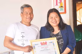 Tỉnh Đoàn Gia Lai tặng bằng khen cho anh Y Ploi