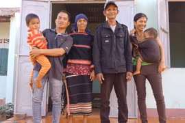 Bàn giao nhà Nhân Ái cho hộ nghèo tại xã Ia Phang