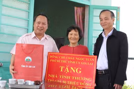 Phó Bí thư Tỉnh ủy Châu Ngọc Tuấn tặng nhà tình nghĩa cho hộ nghèo ở An Khê