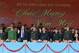 Thủ tướng kiểm tra công tác sẵn sàng chiến đấu của Cảnh sát cơ động