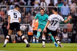 Đả bại Valencia 3-1, Real Madrid giành vé chơi trận chung kết Siêu cúp