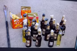 Công an thu giữ lựu đạn tự chế, hung khí của các đối tượng tại Đồng Tâm