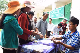 "Sống khỏe" nhờ nhận khoán bảo vệ rừng