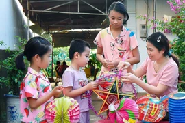 Trăng rằm mùa giãn cách