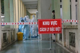 Sáng 14/9: Gần 1.100 ca Covid-19 nặng đang thở máy và ECMO; Người tiêm đủ 2 mũi vaccine ở Long An được đi lại thế nào?