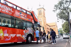 Cà phê, nhà hàng, du lịch ngóng hỗ trợ để tái xuất