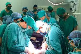 Phú Yên: Mổ lấy thai nhi cho sản phụ viêm phổi nặng mắc COVID-19