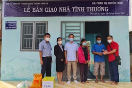 Pleiku: Bàn giao 2 nhà cho hộ nghèo