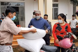 Khẩn trương cấp gạo cứu đói cho dân