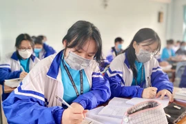 Pleiku: Học sinh "vùng xanh" rộn ràng đến trường