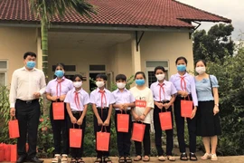 Trung tâm hoạt động Thanh thiếu nhi tỉnh Gia Lai trao 276 phần quà Trung thu cho thiếu nhi