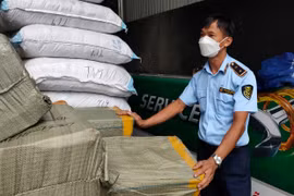 Gia Lai: Phạt xe "luồng xanh" vận chuyển hàng nhập lậu