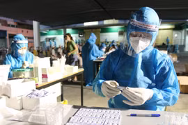 Giá test nhanh Covid-19 hiện nay ở Việt Nam