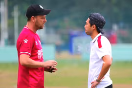 NÓNG: Bị Kiatisak từ chối, Thái Lan đành mời HLV Mano Polking vừa rời CLB TP. Hồ Chí Minh