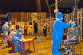 Khẩn cấp khoanh vùng, truy vết, xét nghiệm SARS-CoV-2