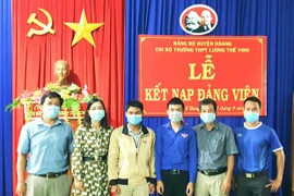 Kbang kết nạp đảng viên là học sinh