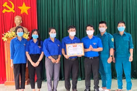 Gia Lai: Tặng bằng khen đội hình thanh niên tình nguyện tiêu biểu trong phòng-chống dịch Covid-19