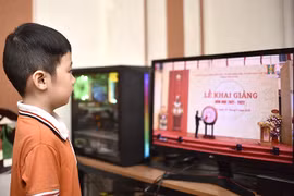 Những hình ảnh lễ khai giảng đặc biệt trong giãn cách