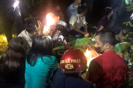 Đột kích sới bạc trong đêm, bắt 15 đối tượng đang sát phạt khi dịch bệnh