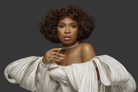 Jennifer Hudson diện váy Công Trí khoe thần thái quyến rũ trên tạp chí