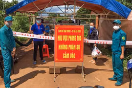 Đắk Lắk: Tạm đình chỉ chủ tịch, phó chủ tịch xã do để dịch Covid-19 lây lan