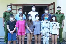 Nhóm nam nữ thanh, thiếu niên "mở đại tiệc thác loạn" trong nhà nghỉ