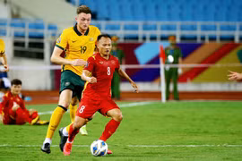 'Xem Trọng Hoàng thi đấu như cầu thủ châu Âu'