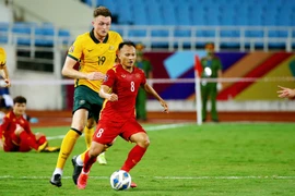 'Xem Trọng Hoàng thi đấu như cầu thủ châu Âu'