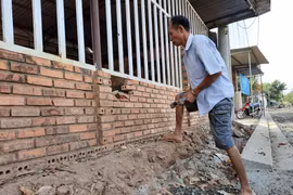 Đắk Nông: Người dân không ngại đập quán, sửa nhà để hiến đất mở rộng đường giao thông