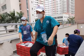 30 ngày trong bệnh viện dã chiến: 'Nhập viện' làm tình nguyện viên