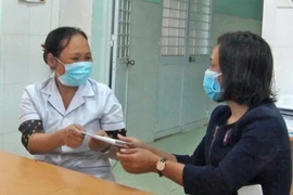 Chư Sê: Thăm, tặng quà các chốt kiểm soát phòng-chống dịch